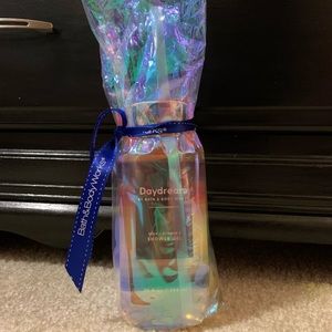 NWT bath & body works lotion and body wash set
